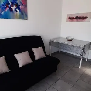 Jolie Maisonnette A Proximite De Toutes Commodites Hébergement de vacances